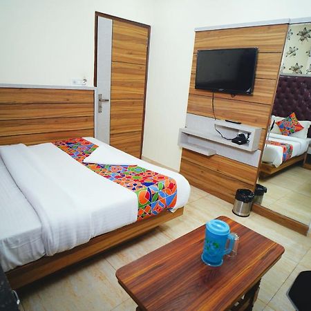 Hotel Delhi Darshan Deluxe-By Rsl Hospitality New Delhi Exteriör bild