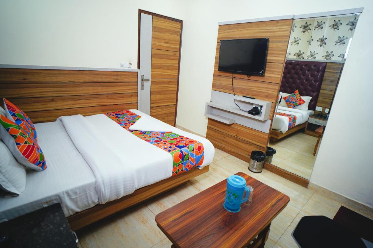 Hotel Delhi Darshan Deluxe-By Rsl Hospitality New Delhi Exteriör bild