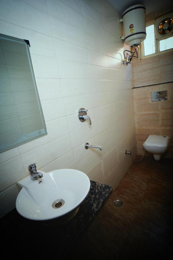 Hotel Delhi Darshan Deluxe-By Rsl Hospitality New Delhi Exteriör bild